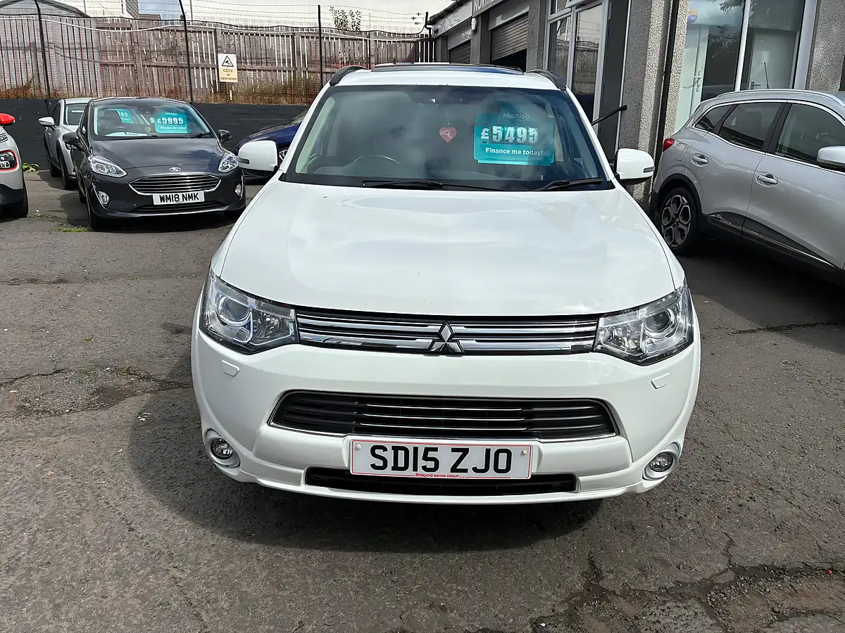 Used 2015 Mitsubishi Outlander GX4h White - Interior and Exterior details 8