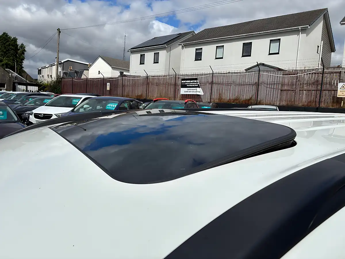 Used 2015 Mitsubishi Outlander GX4h White - Interior and Exterior details 9