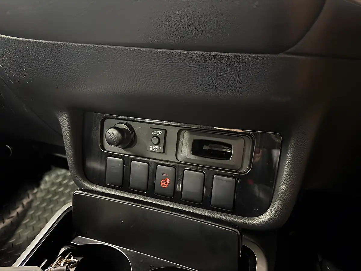 Used 2015 Mitsubishi Outlander GX4hs Brown - Interior and Exterior details 15