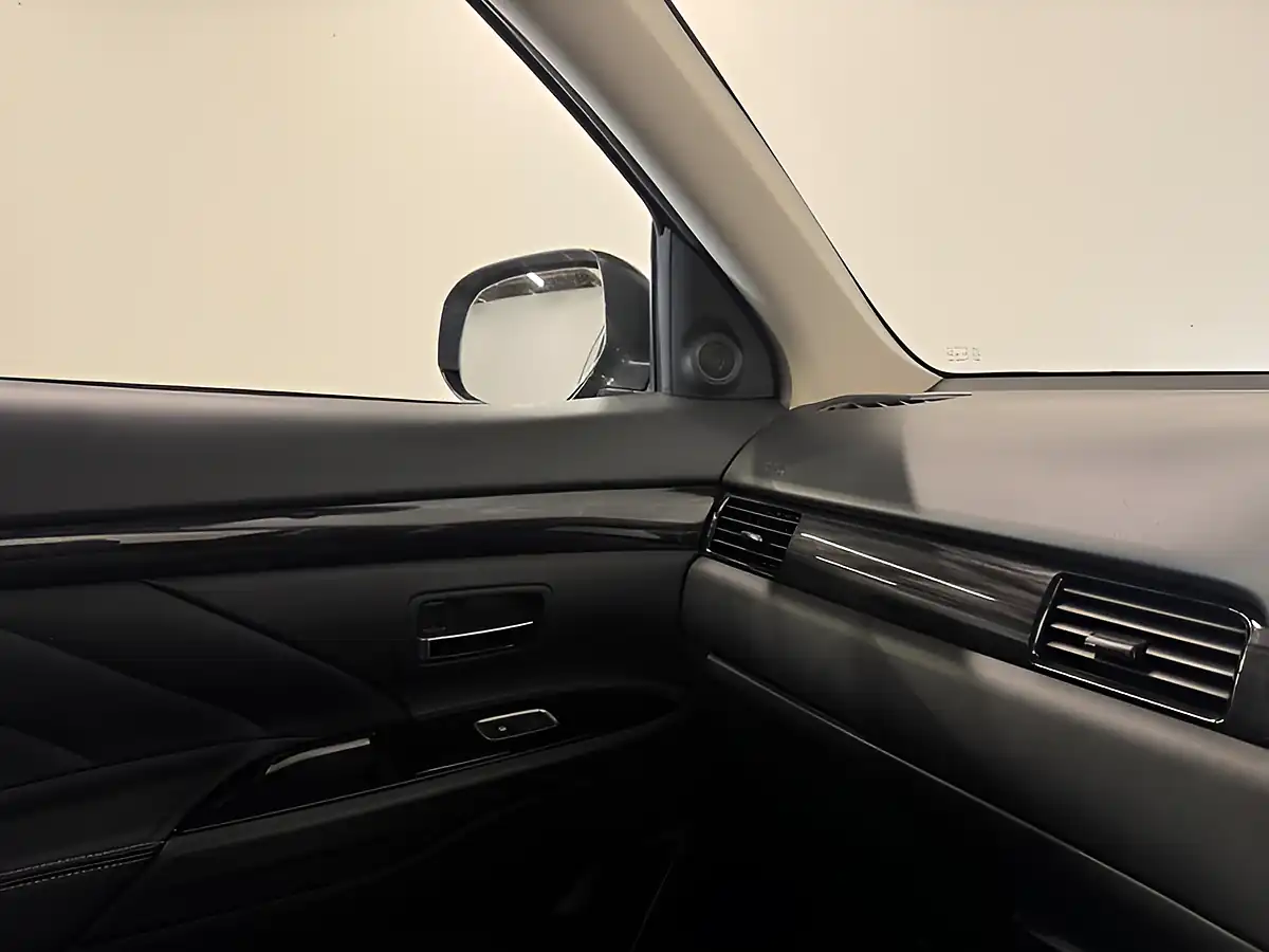Used 2015 Mitsubishi Outlander GX4hs Brown - Interior and Exterior details 19