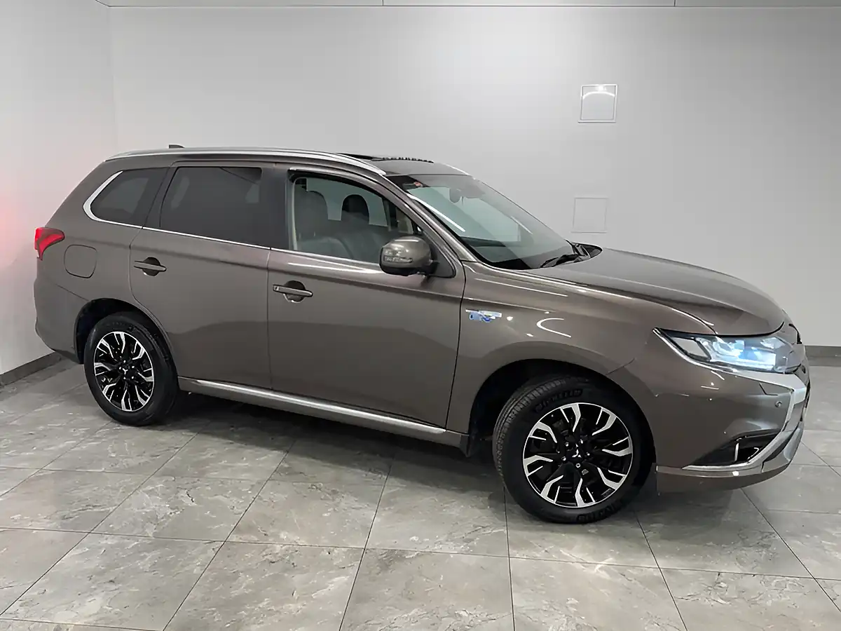 Used 2015 Mitsubishi Outlander GX4hs Brown - Interior and Exterior details 2