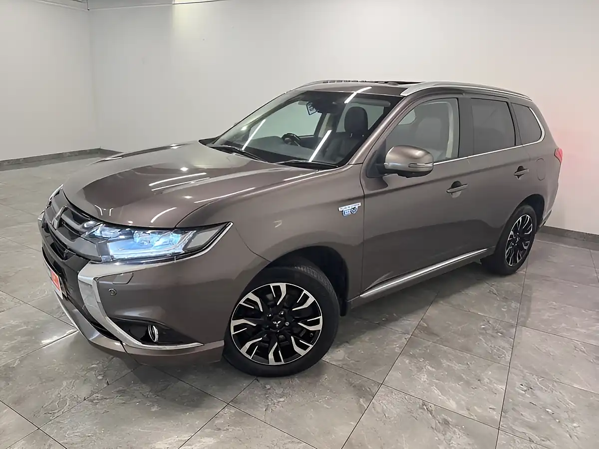 Used 2015 Mitsubishi Outlander GX4hs Brown - Interior and Exterior details 4