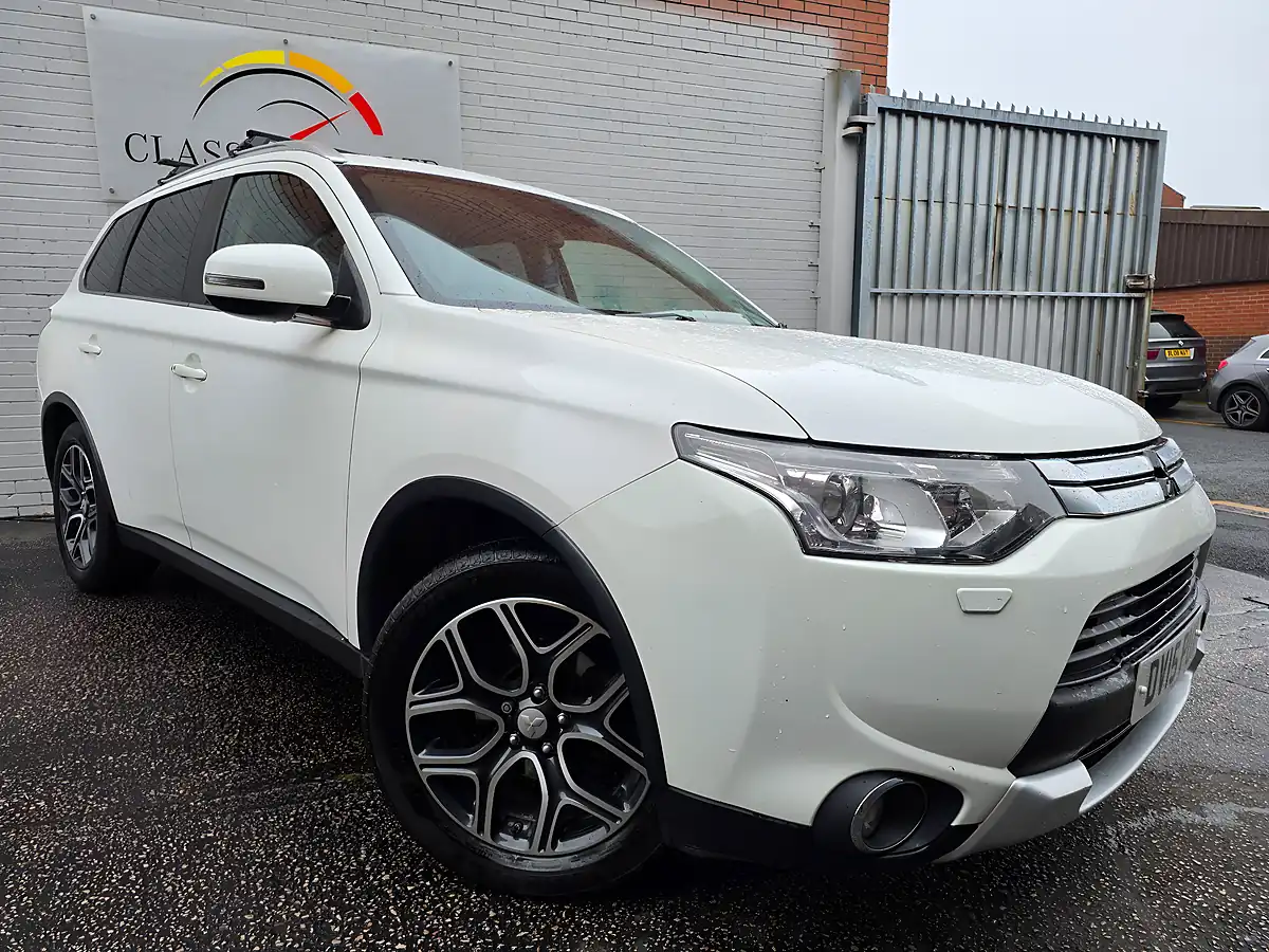 Used 2015 Mitsubishi Outlander GX4S White - Front View
