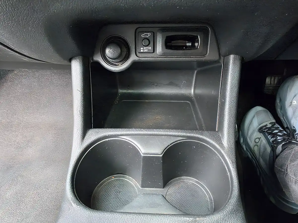 Used 2015 Mitsubishi Outlander GX4S White - Interior and Exterior details 10