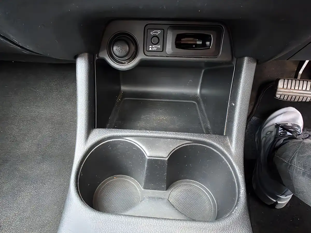 Used 2015 Mitsubishi Outlander GX4S White - Interior and Exterior details 16