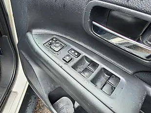 Used 2015 Mitsubishi Outlander GX4S White - Interior and Exterior details 18
