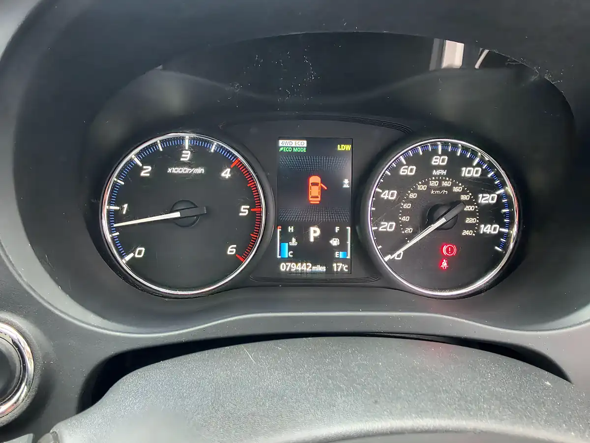Used 2015 Mitsubishi Outlander GX4S White - Interior and Exterior details 19