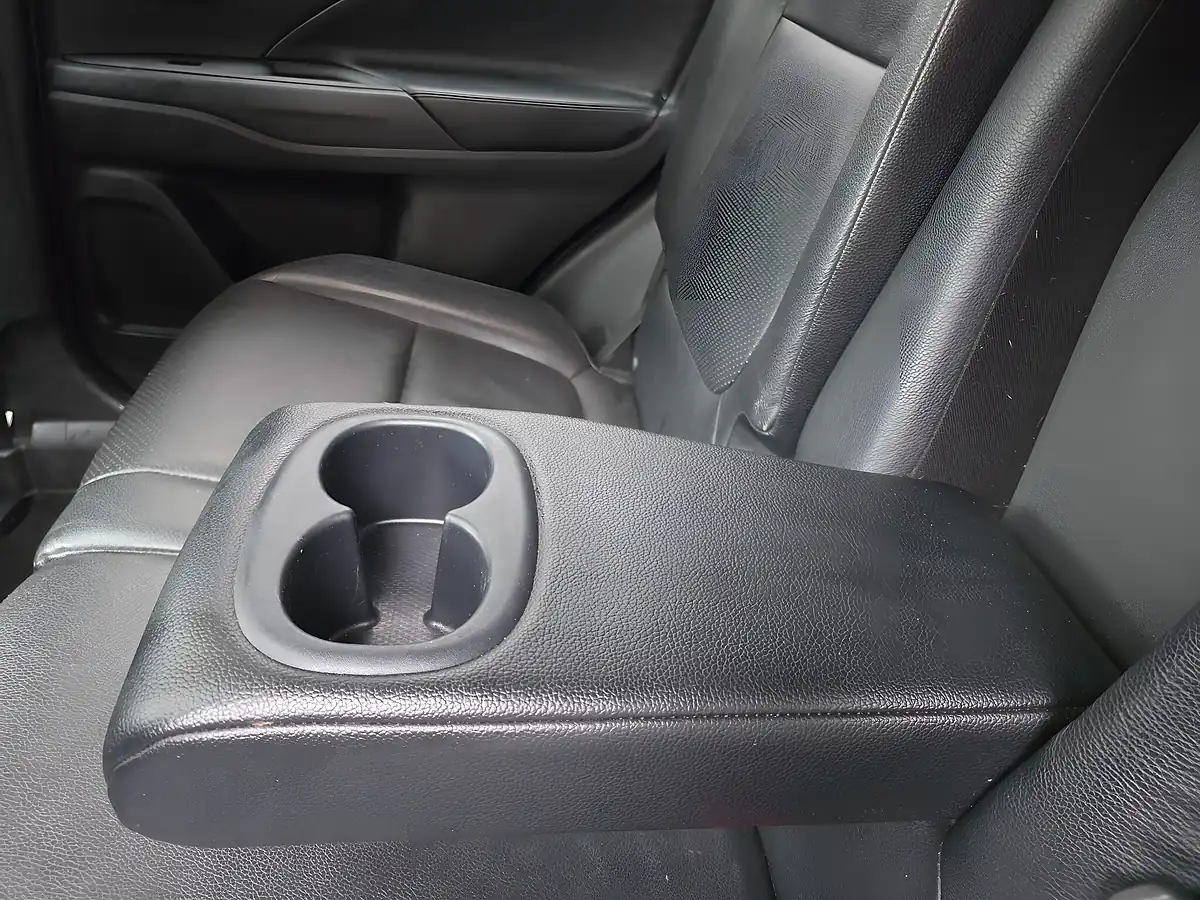 Used 2015 Mitsubishi Outlander GX4S White - Interior and Exterior details 20