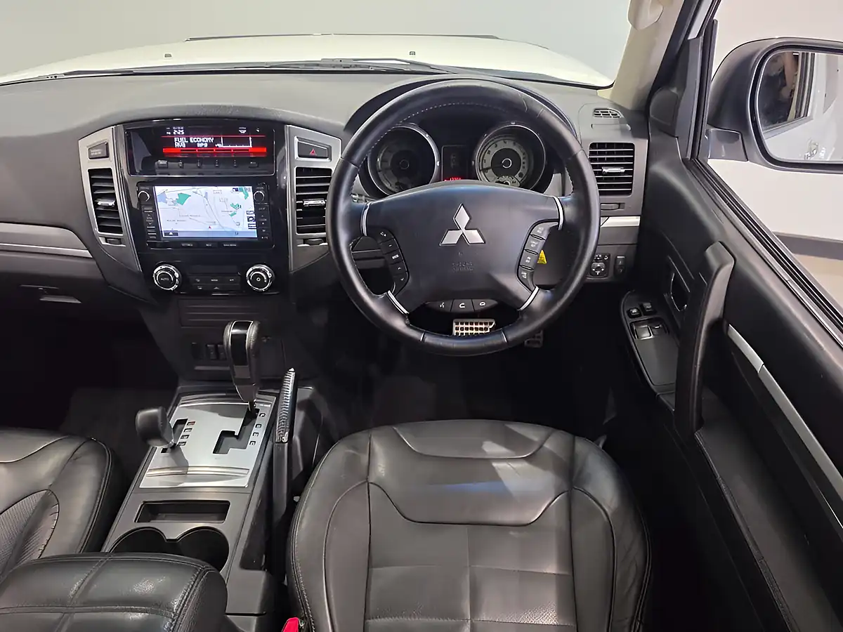Used 2015 Mitsubishi Shogun Barbarian White - Interior and Exterior details 11