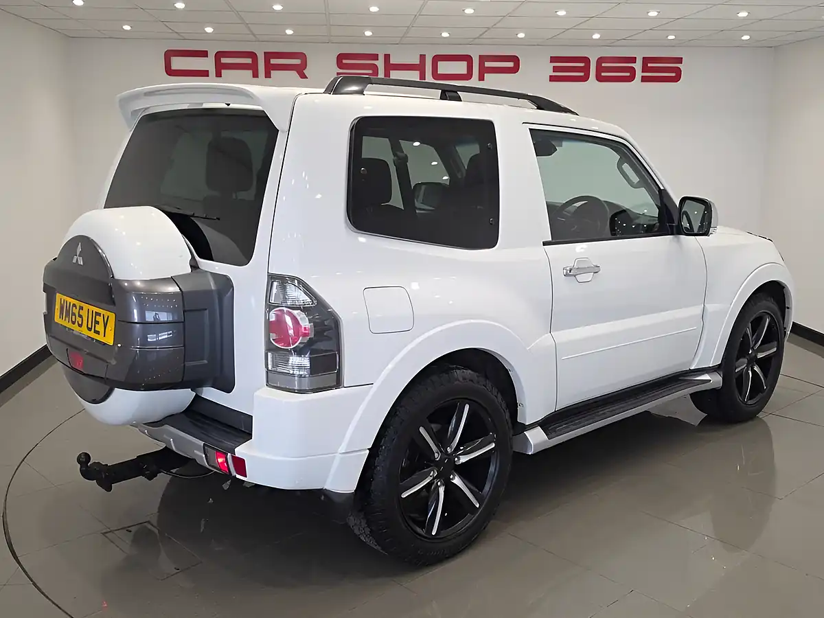 Used 2015 Mitsubishi Shogun Barbarian White - Interior and Exterior details 4