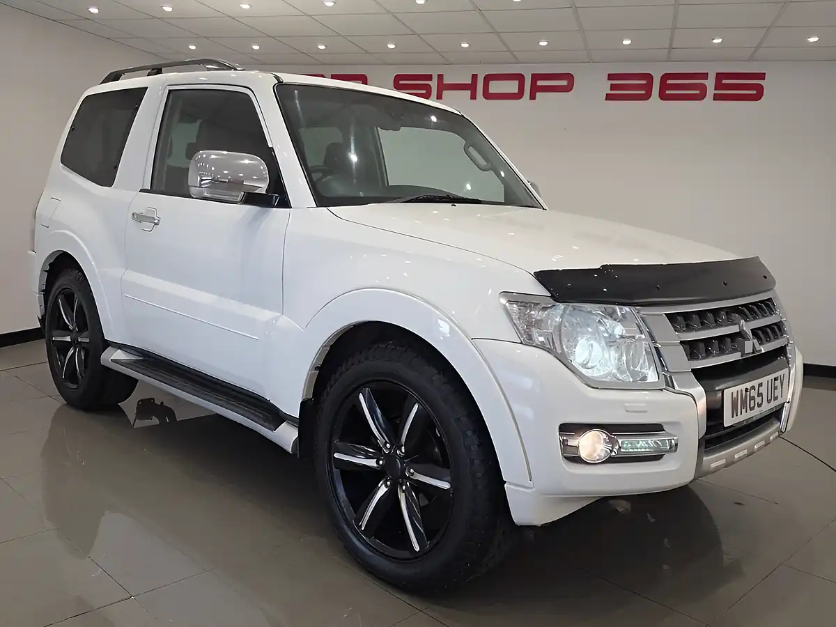 Used 2015 Mitsubishi Shogun Barbarian White - Interior and Exterior details 8