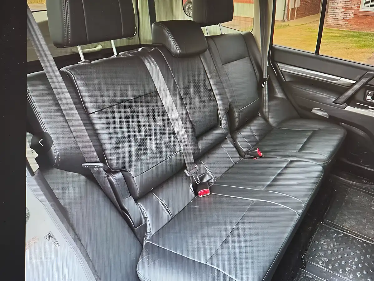 Used 2015 Mitsubishi Shogun SG3 White - Interior and Exterior details 6