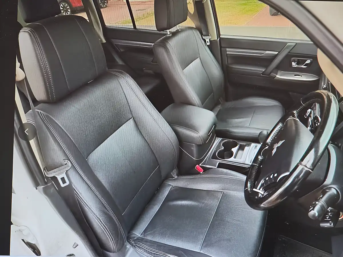 Used 2015 Mitsubishi Shogun SG3 White - Interior and Exterior details 7