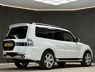 Used 2015 Mitsubishi Shogun SG3 White - Interior and Exterior details 14