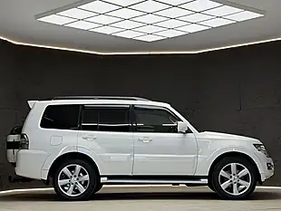 Used 2015 Mitsubishi Shogun SG3 White - Interior and Exterior details 16
