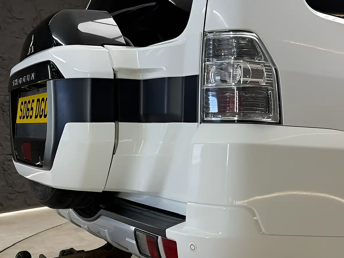Used 2015 Mitsubishi Shogun SG3 White - Interior and Exterior details 2