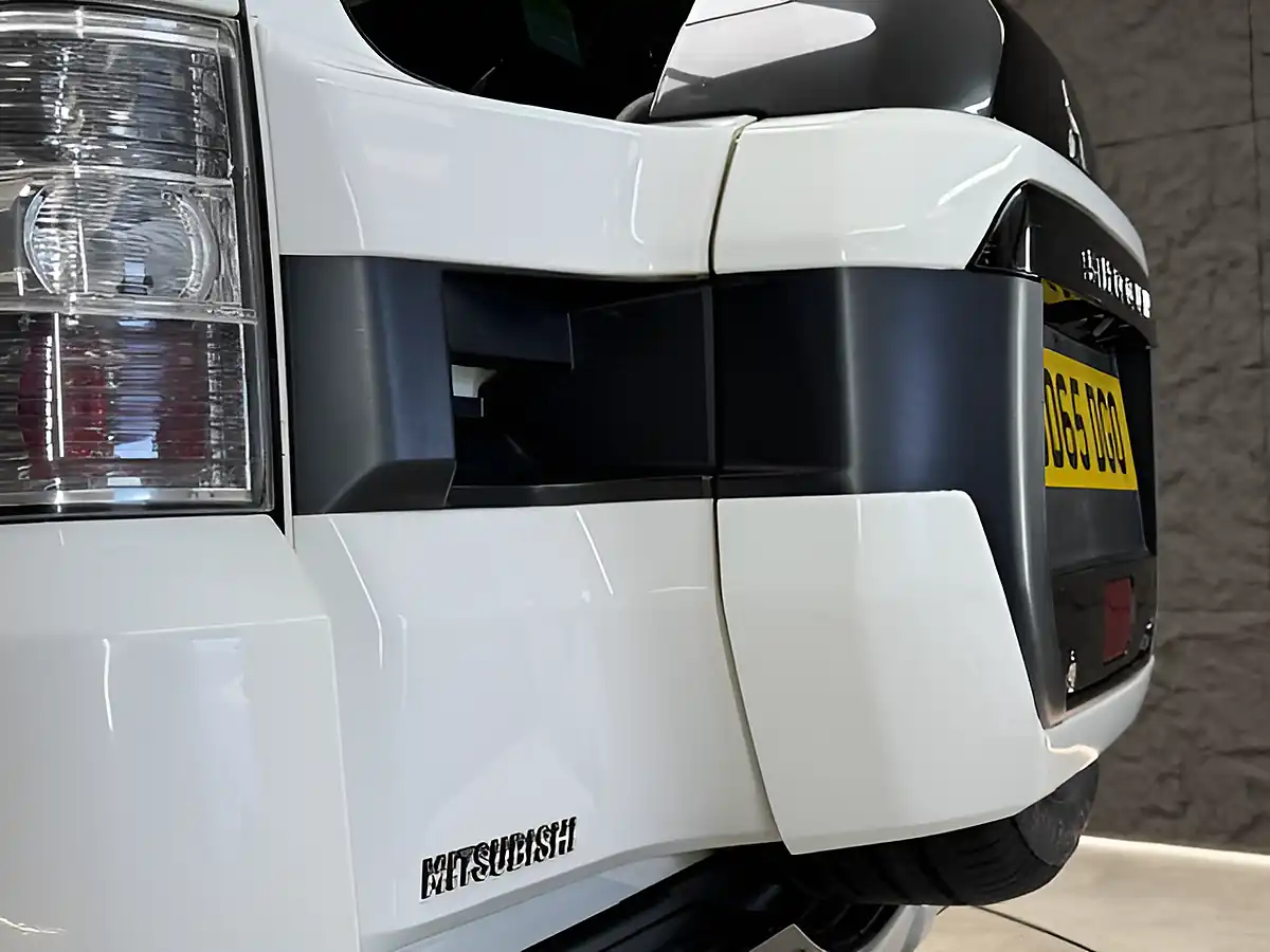 Used 2015 Mitsubishi Shogun SG3 White - Interior and Exterior details 4