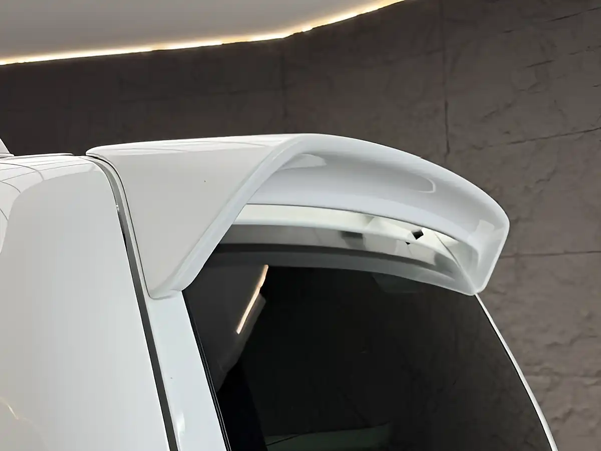 Used 2015 Mitsubishi Shogun SG3 White - Interior and Exterior details 5