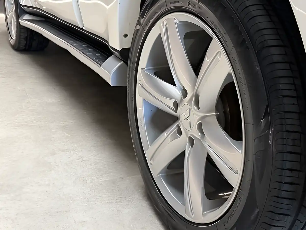 Used 2015 Mitsubishi Shogun SG3 White - Interior and Exterior details 7