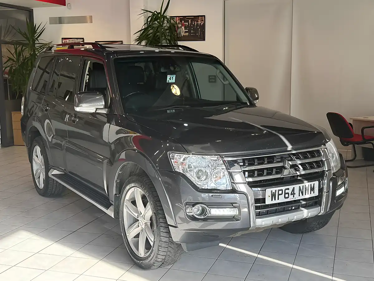 Used 2015 Mitsubishi Shogun SG4 Grey - Interior and Exterior details 11