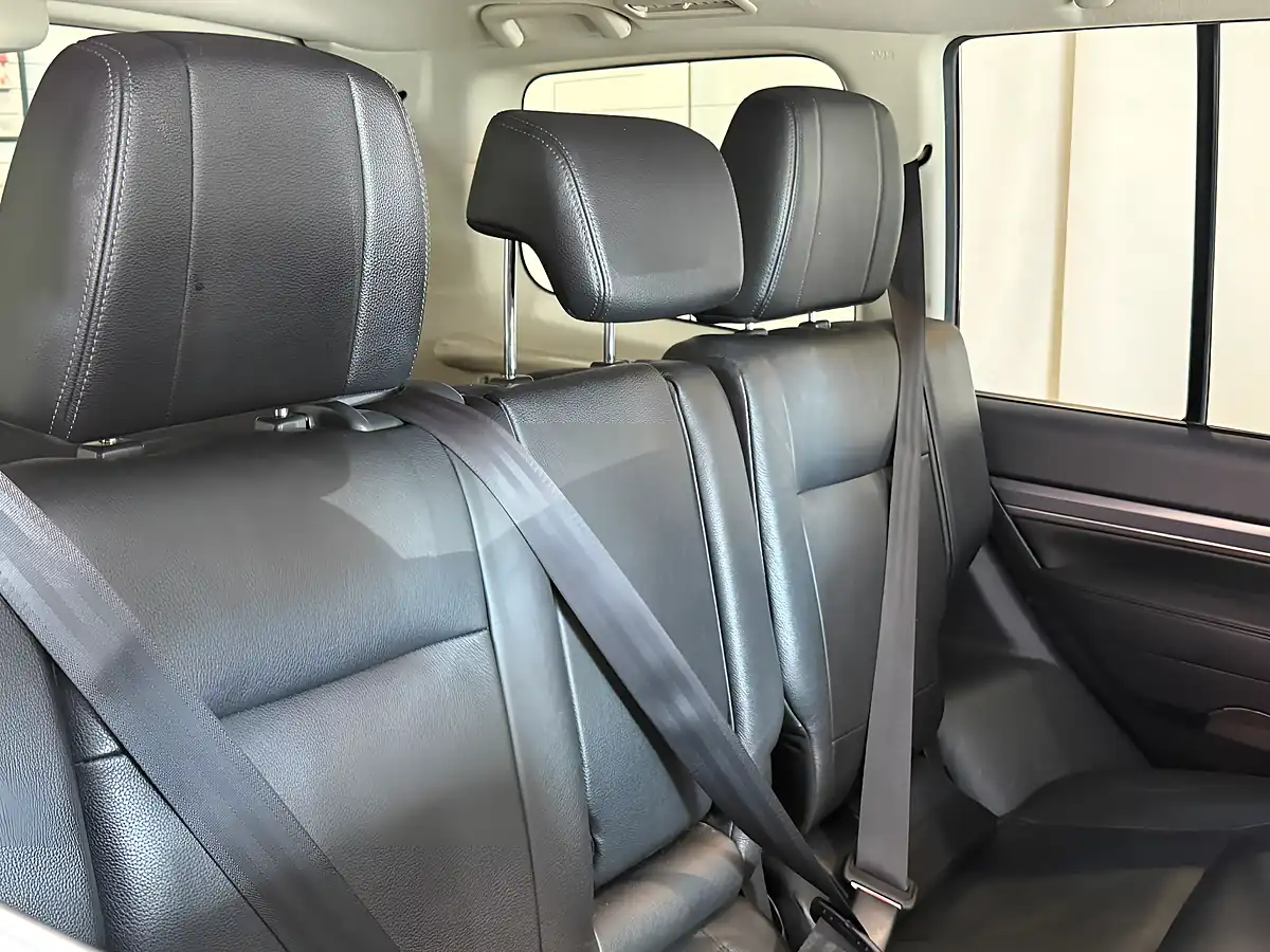 Used 2015 Mitsubishi Shogun SG4 Grey - Interior and Exterior details 13