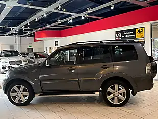 Used 2015 Mitsubishi Shogun SG4 Grey - Interior and Exterior details 4