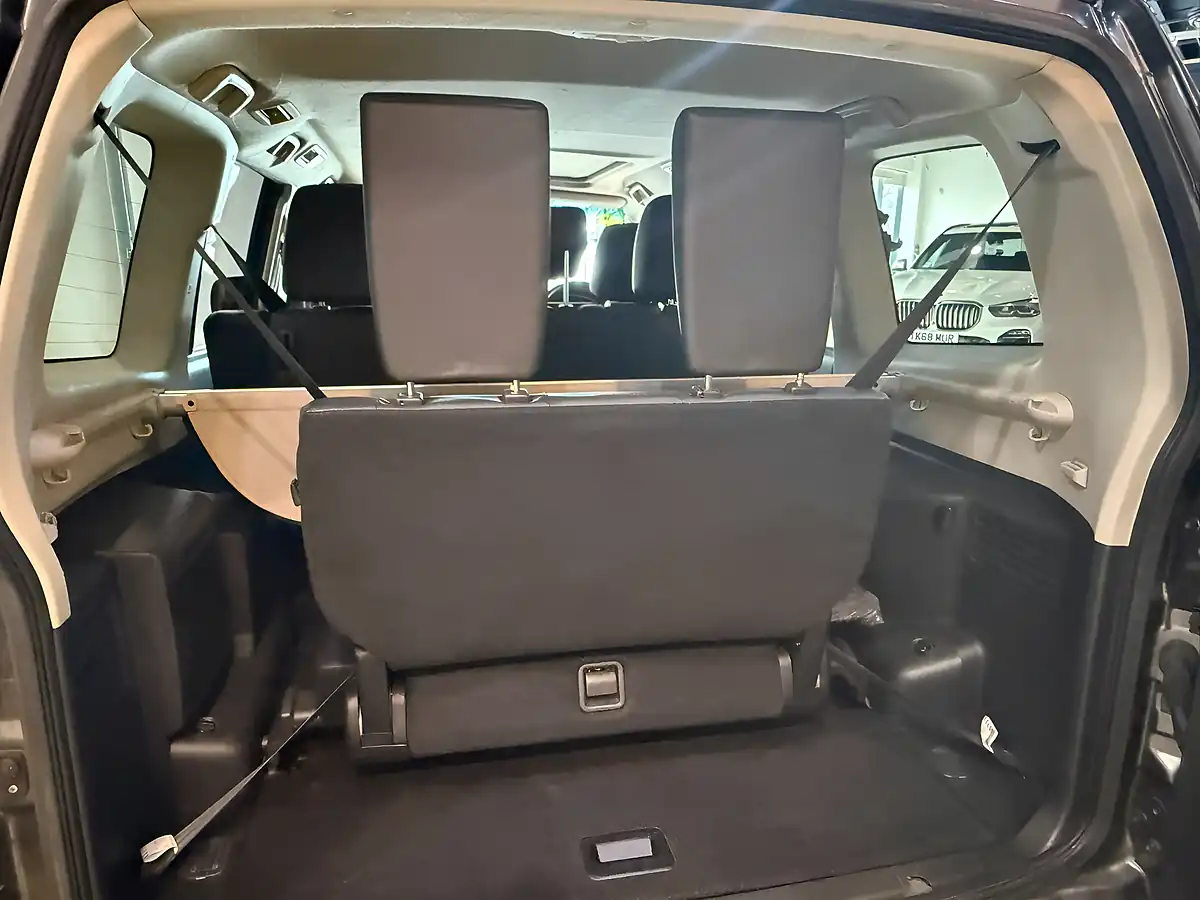 Used 2015 Mitsubishi Shogun SG4 Grey - Interior and Exterior details 8