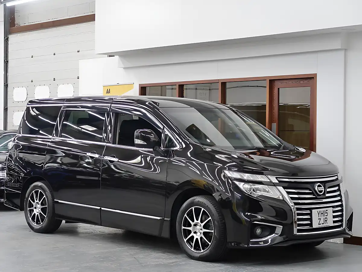 Used 2015 Nissan Elgrand Highway Star Black - Front View
