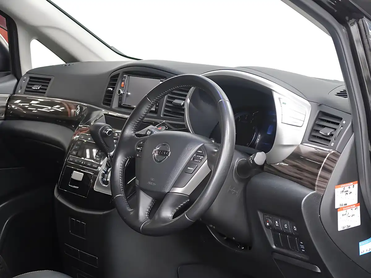 Used 2015 Nissan Elgrand Highway Star Black - Interior and Exterior details 12
