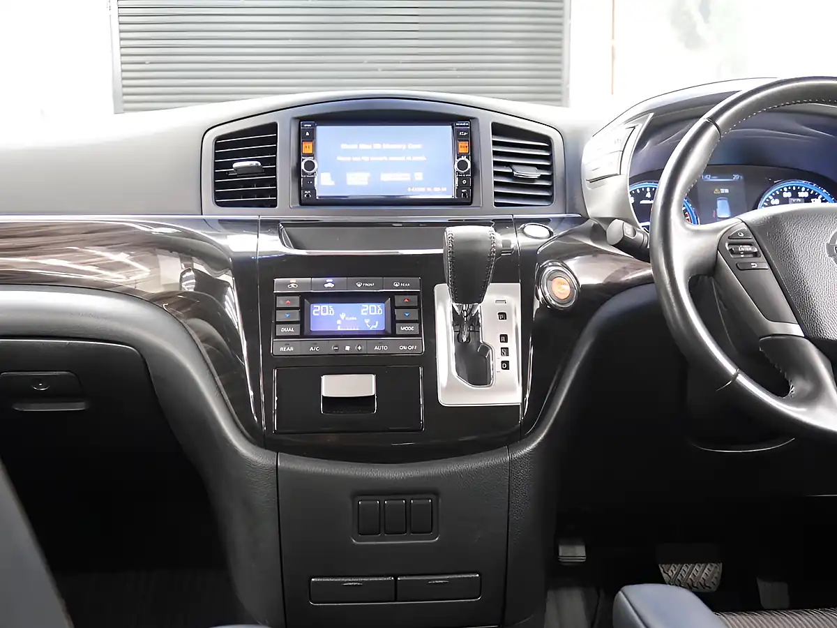 Used 2015 Nissan Elgrand Highway Star Black - Interior and Exterior details 15