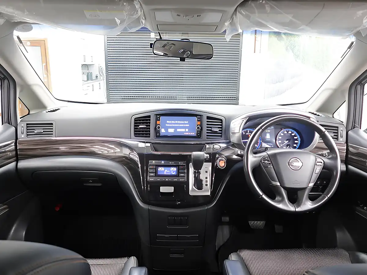 Used 2015 Nissan Elgrand Highway Star Black - Interior and Exterior details 17
