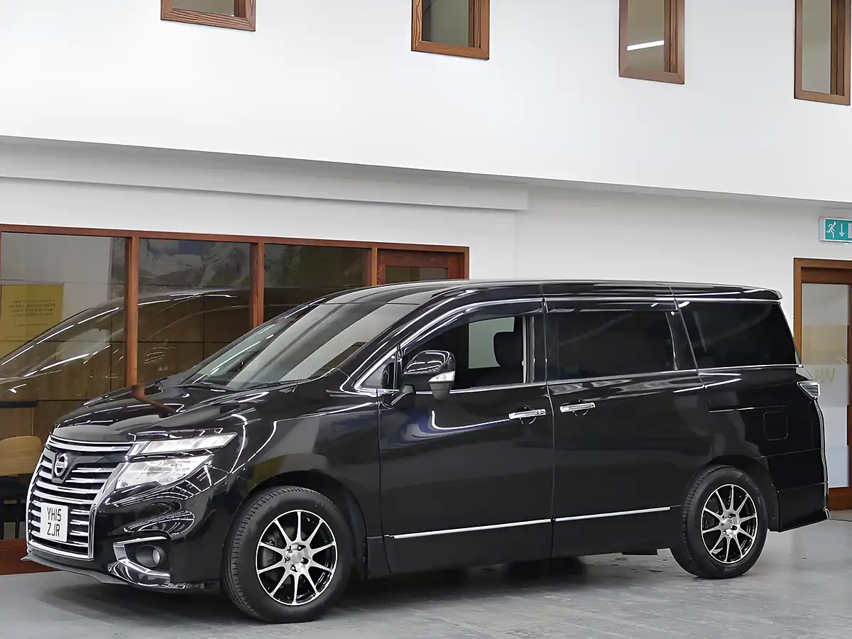 Used 2015 Nissan Elgrand Highway Star Black - Interior and Exterior details 3