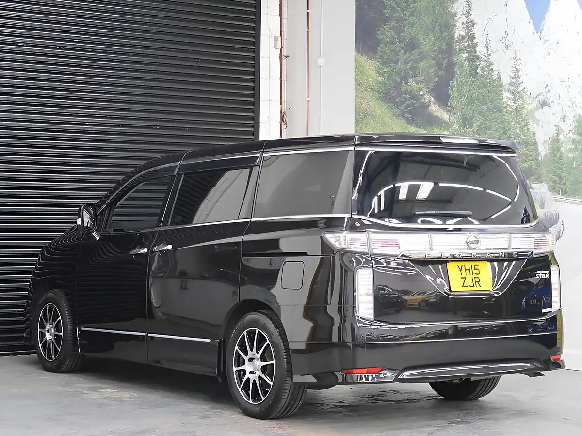 Used 2015 Nissan Elgrand Highway Star Black - Interior and Exterior details 6
