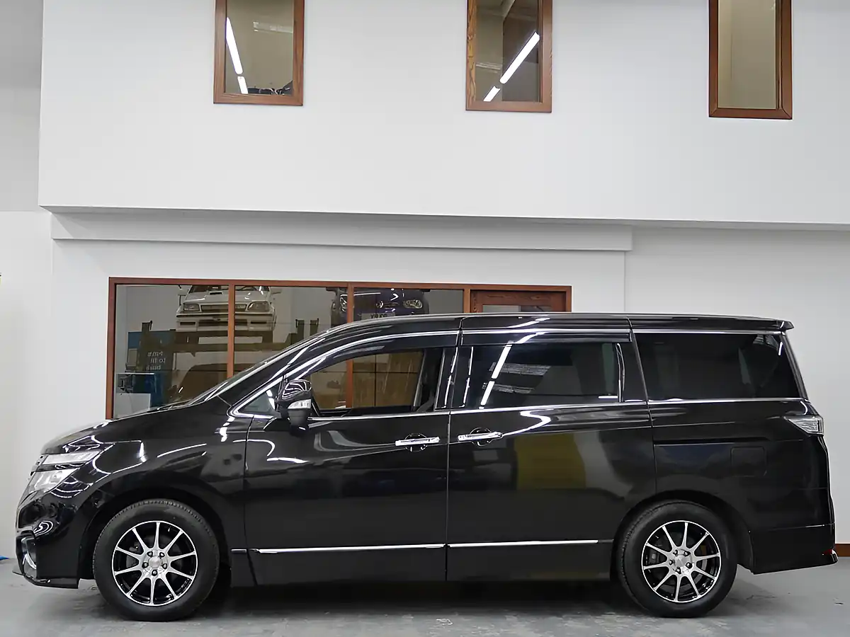 Used 2015 Nissan Elgrand Highway Star Black - Interior and Exterior details 7