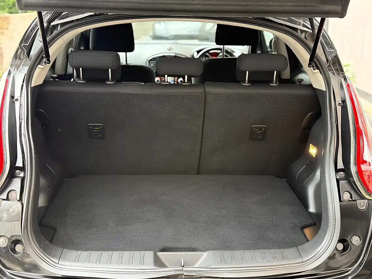 Used 2015 Nissan Juke Acenta Black - Interior and Exterior details 11
