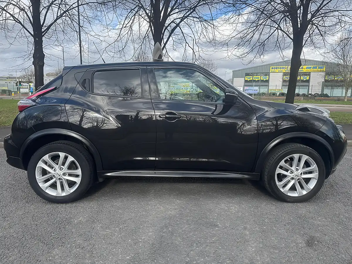Used 2015 Nissan Juke Acenta Black - Interior and Exterior details 9