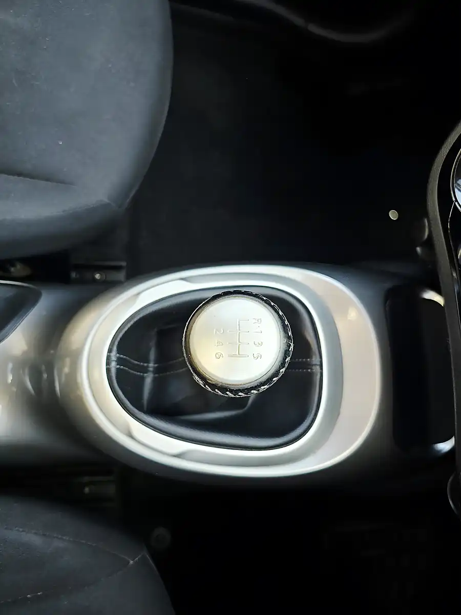 Used 2015 Nissan Juke Acenta Blue - Interior and Exterior details 11