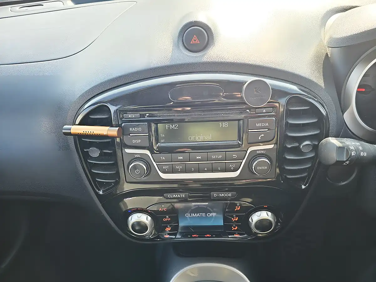 Used 2015 Nissan Juke Acenta Blue - Interior and Exterior details 13