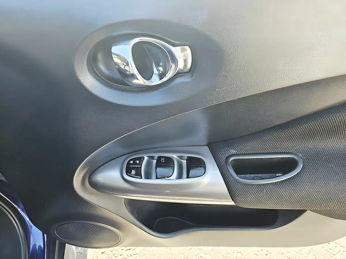 Used 2015 Nissan Juke Acenta Blue - Interior and Exterior details 16
