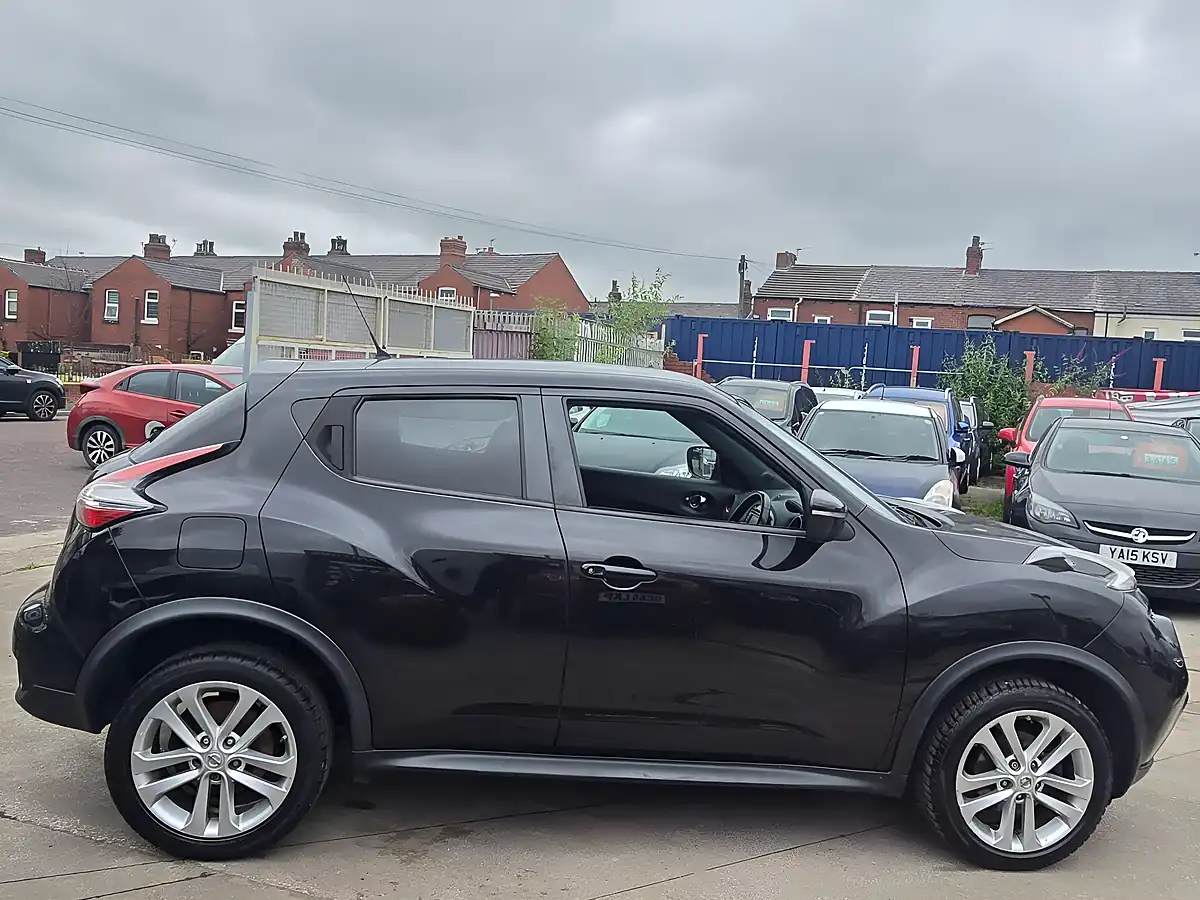 Used 2015 Nissan Juke Acenta Premium Black - Interior and Exterior details 8