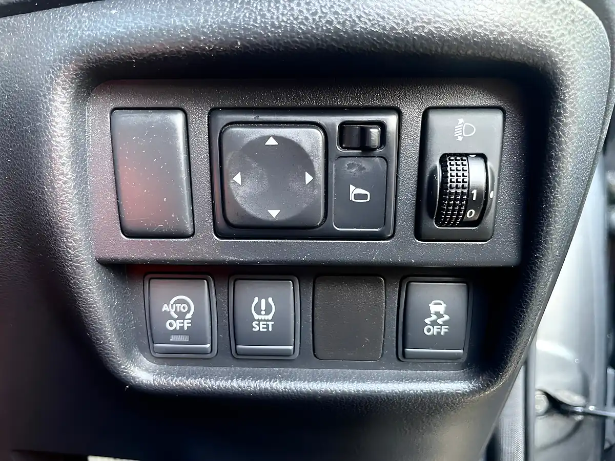 Used 2015 Nissan Juke Acenta Premium Grey - Interior and Exterior details 17