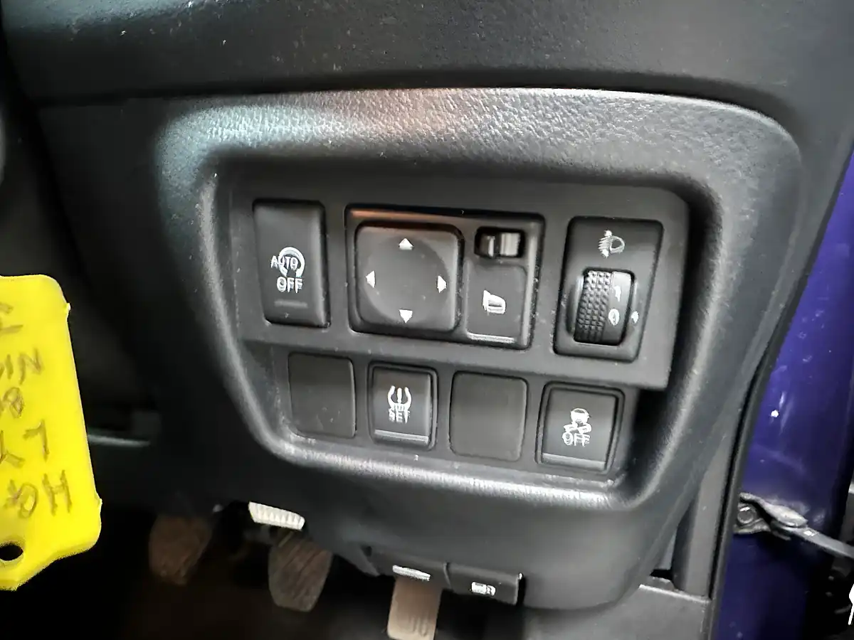 Used 2015 Nissan Juke Acenta Premium Ink Blue - Interior and Exterior details 12