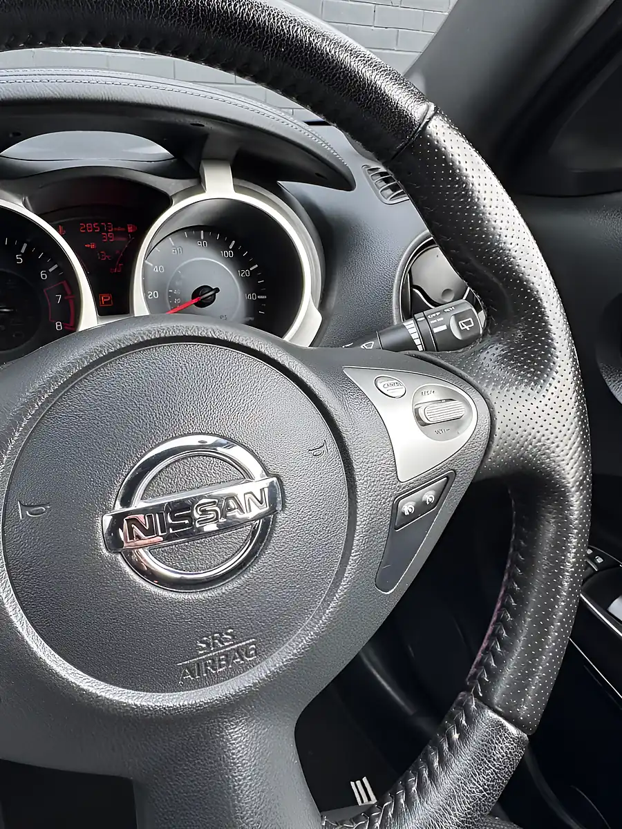 Used 2015 Nissan Juke Acenta Premium Ink Blue Pearl - Interior and Exterior details 17