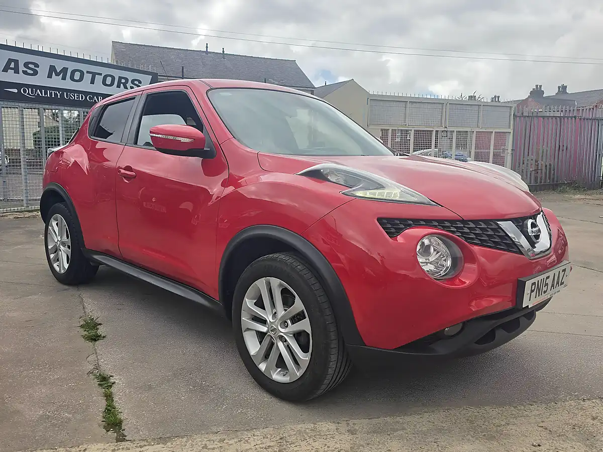 Used 2015 Nissan Juke Acenta Premium Red - Front View
