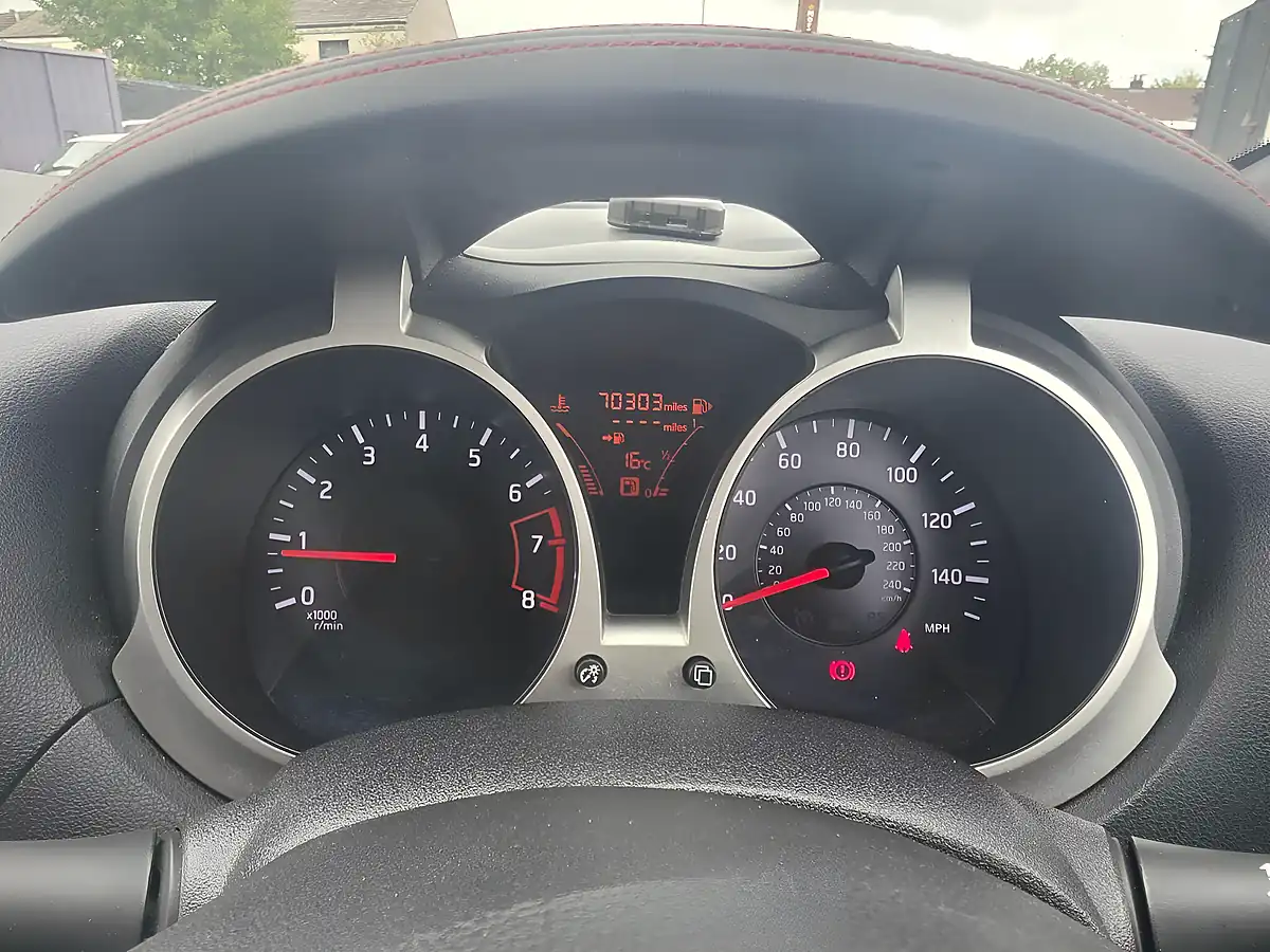 Used 2015 Nissan Juke Acenta Premium Red - Interior and Exterior details 10