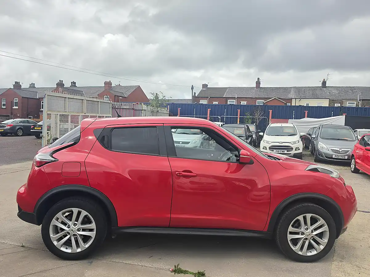 Used 2015 Nissan Juke Acenta Premium Red - Interior and Exterior details 8