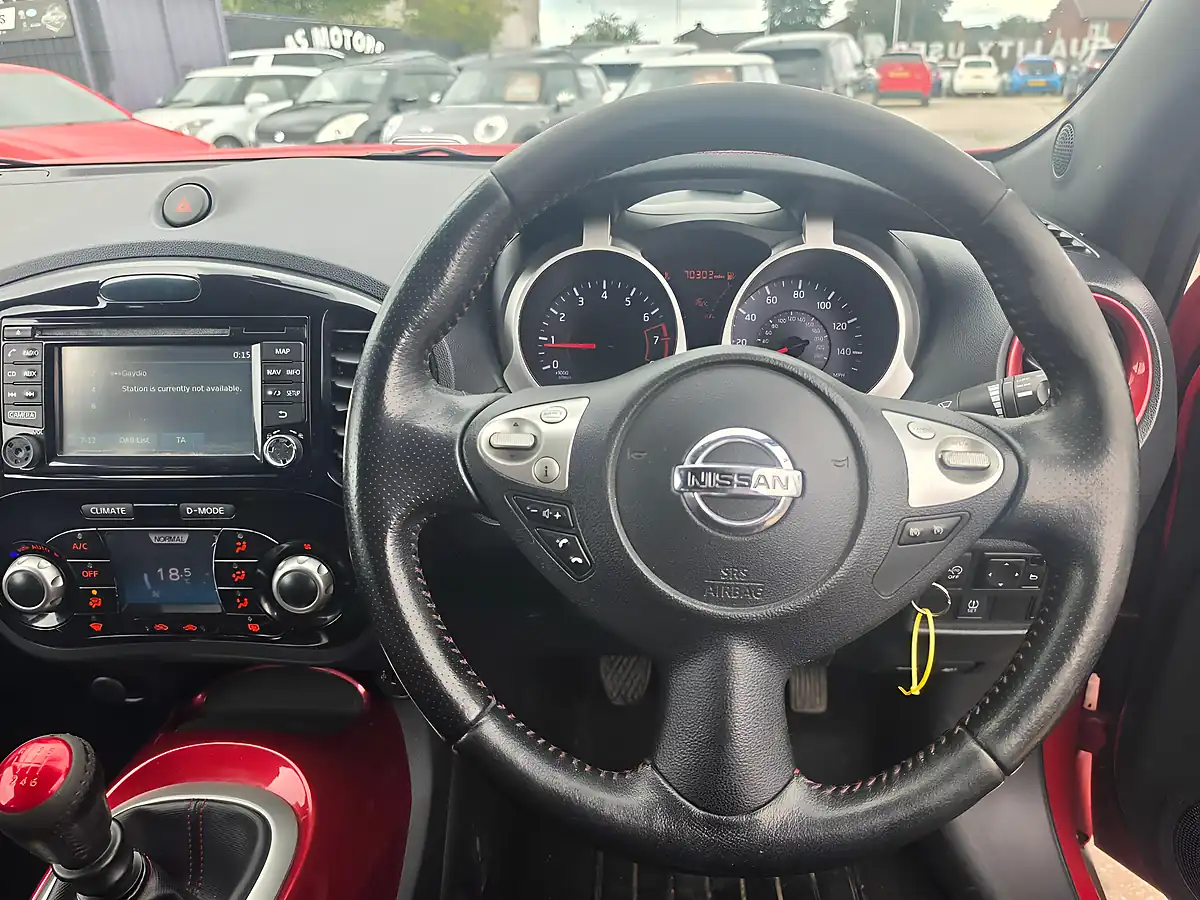 Used 2015 Nissan Juke Acenta Premium Red - Interior and Exterior details 9