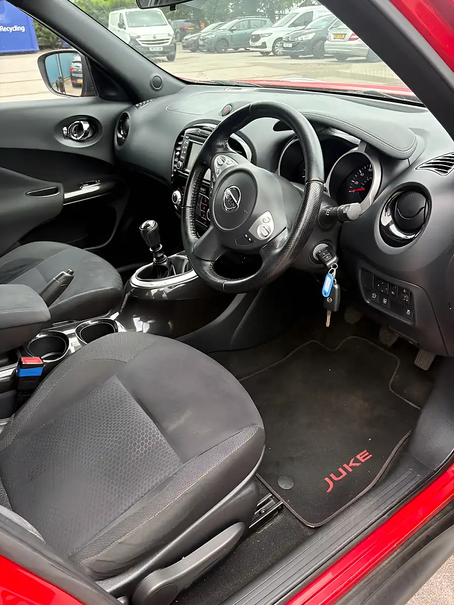 Used 2015 Nissan Juke Acenta Premium Red - Interior and Exterior details 9