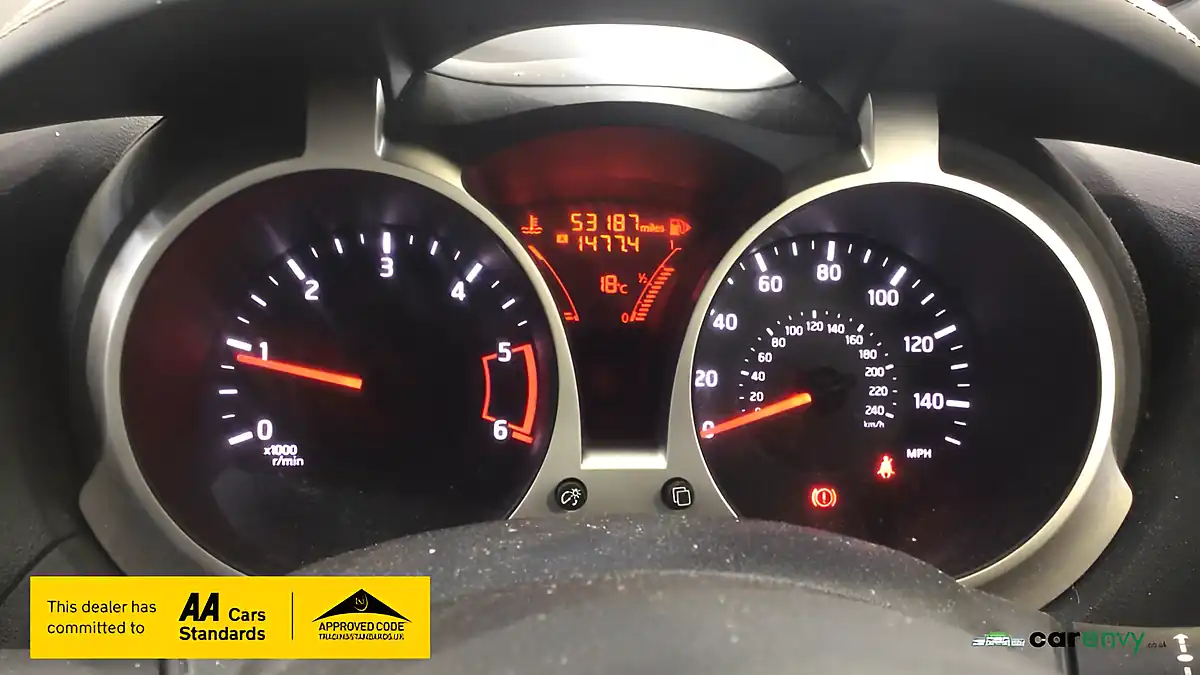 Used 2015 Nissan Juke Acenta Premium Silver - Interior and Exterior details 11