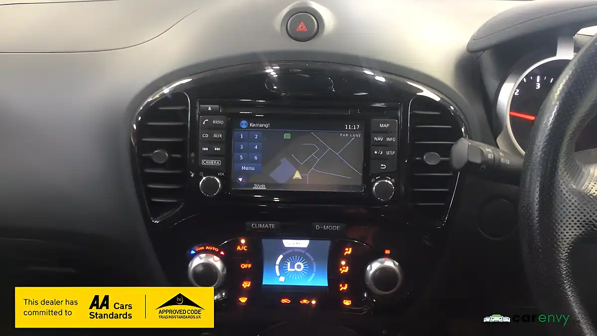 Used 2015 Nissan Juke Acenta Premium Silver - Interior and Exterior details 12